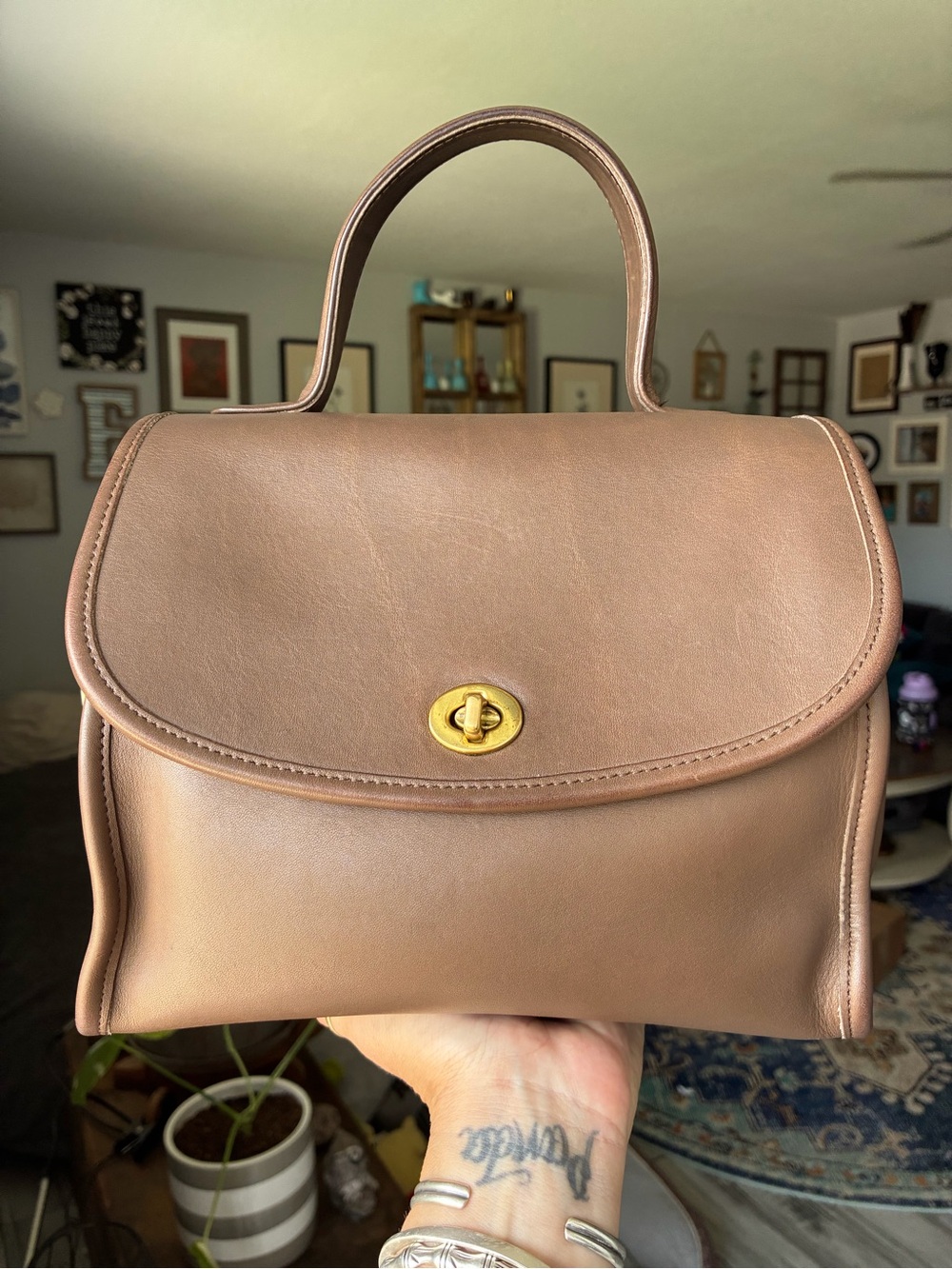 Vintage Coach Manor #9977